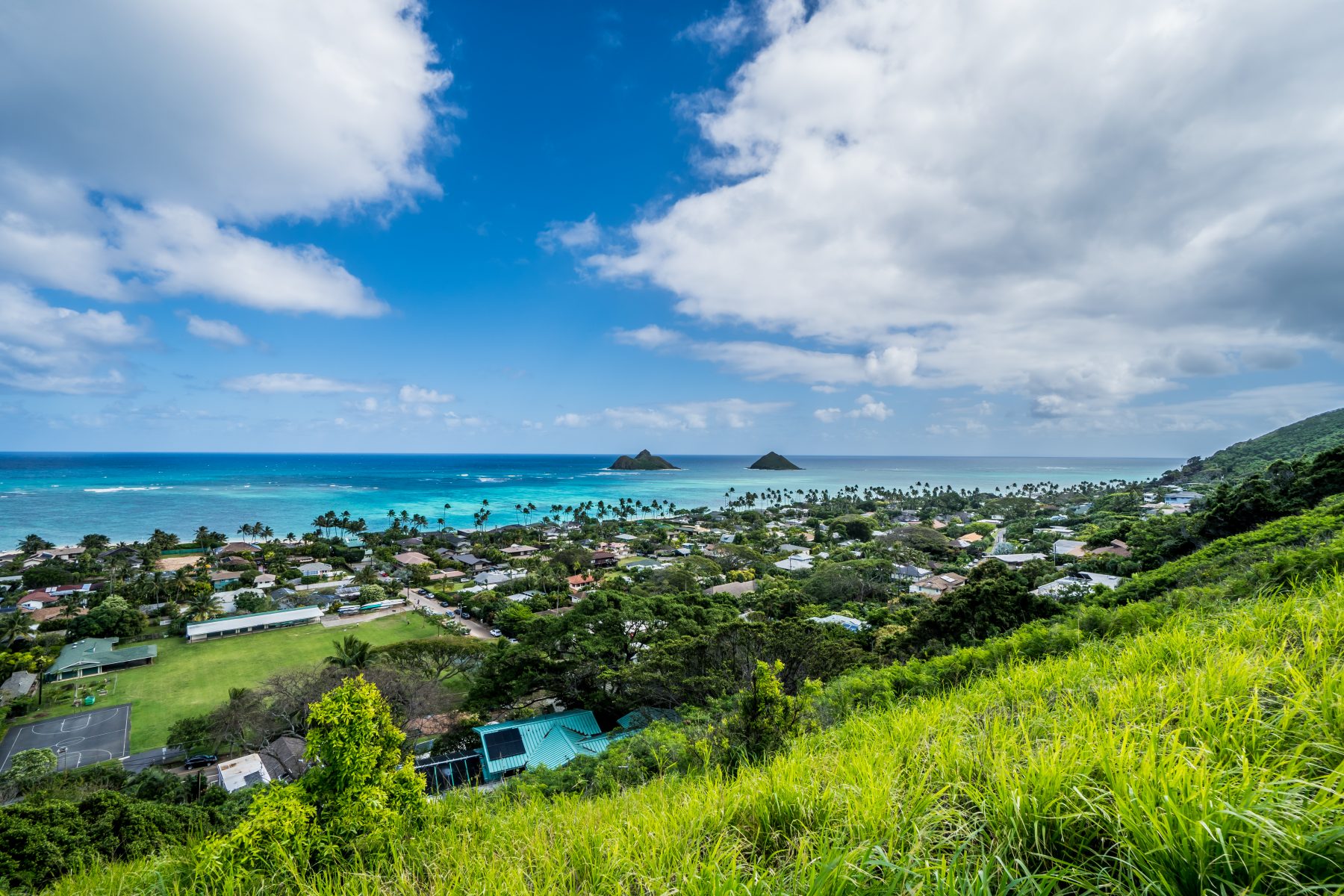 Right from the beginning, you will have stunning views of Lanikai and the Mokulua Islands State Seabird Sanctuary