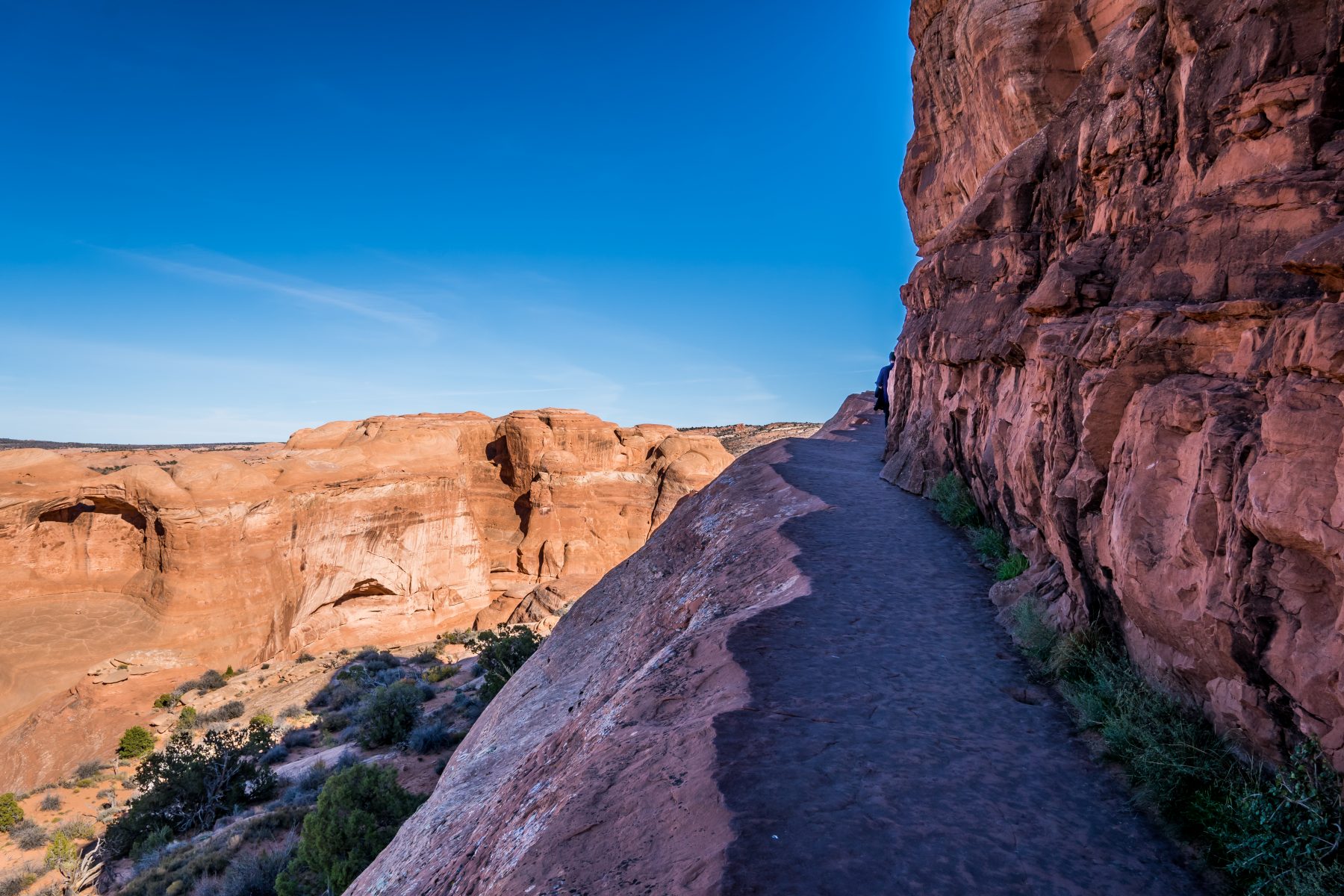 The hike to Delicate Arch follows this amazing cliffside path!